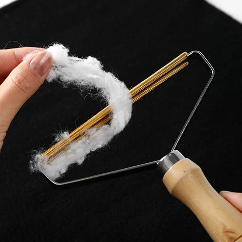Manual Lint & Pet Hair Remover – Portable Fabric Brush Tool