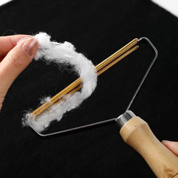 Manual Lint & Pet Hair Remover – Portable Fabric Brush Tool